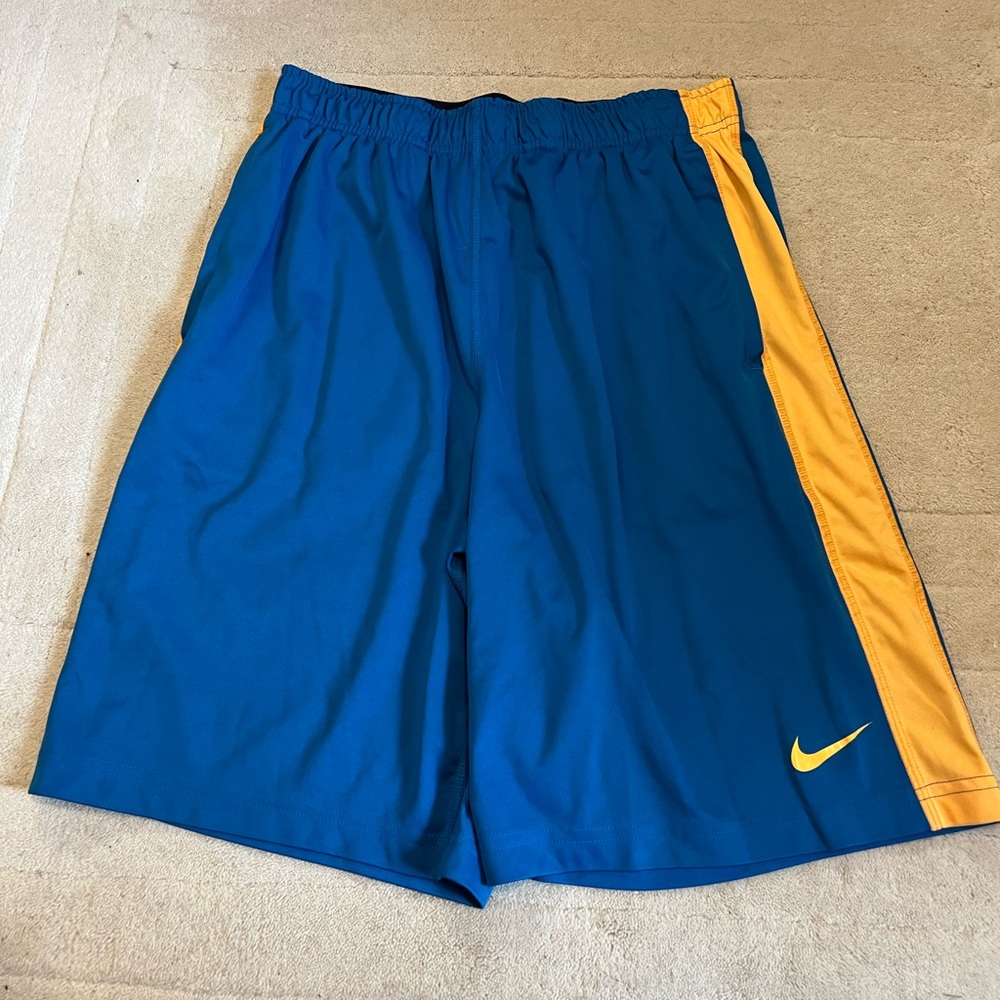 Mens Nike dry fit athletic shorts size M